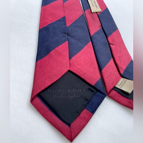 🔥STUNNING🔥🆕💯ICONIC BURBERRY HORSEFERRY NAVY RED CREST SLIM MOTIF TIE🔥 - Picture 14 of 16